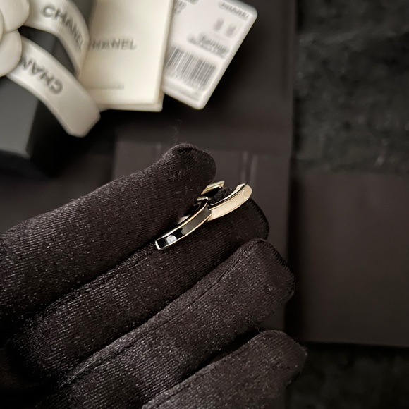 Auth BN Chanel Classic CC Logo Gold Dangle Earrings - Picture 4 of 8